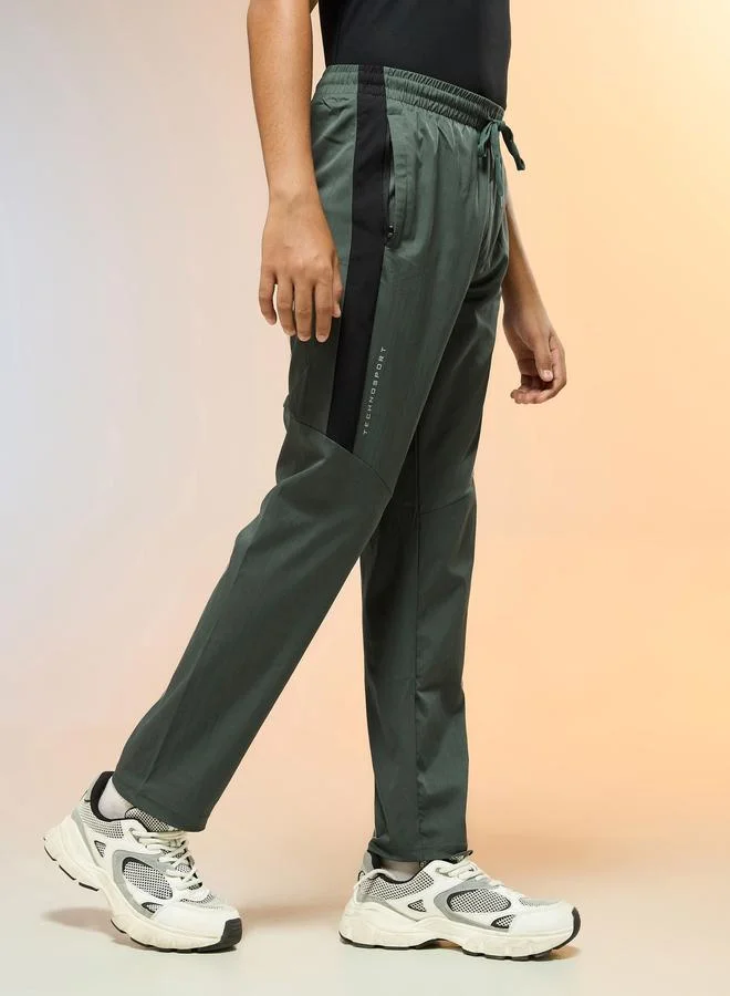 تكنوسبورت بنطال رياضي للأولاد بقصة ضيقة